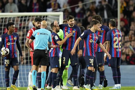 برشلونة يهزم ألميريا في ليلة وداع بيكيه صور التأمل