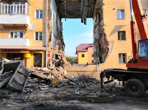 В напіврозваленому будинку на Грушевського з’явилися нові тріщини ...