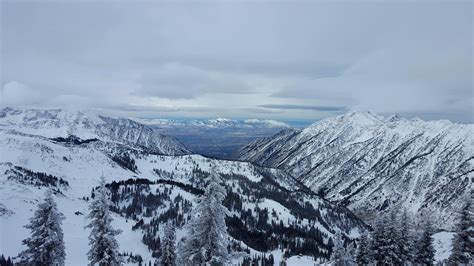 Hidden Peak (Snowbird) looking out over SLC [OC] 5312x2988 : EarthPorn