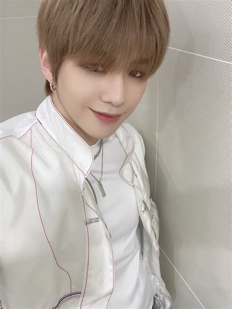 Kang Daniel Shows Visuals In New Photos Kpopstarz