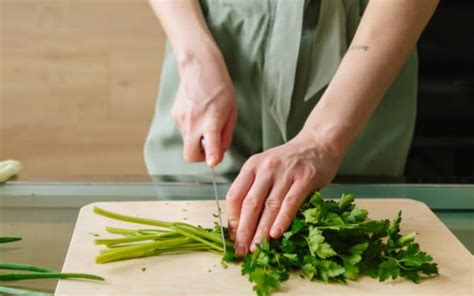 Cilantro vs Parsley - How to Tell The Difference Between These Herbs?