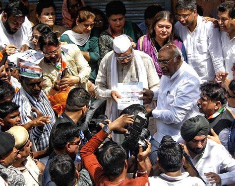 Congress President Mallikarjun Kharge During ‘ghar Ghar Guarantee Abhiyan