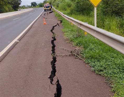 Rachaduras Na Pr Em Londrina Der Realiza Servi Os Emergenciais