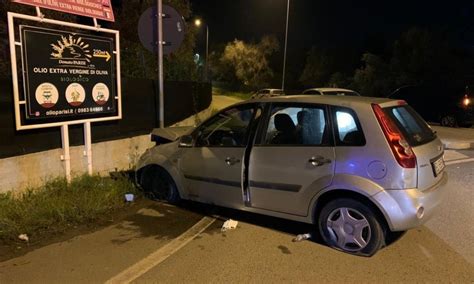 Incidente Sulla SS 106 A Corigliano Rossano Perde Il Controllo Dell