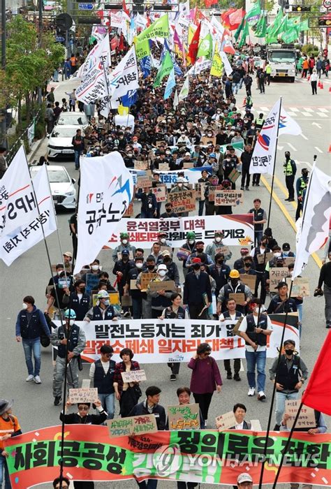 함께 살기 위해 멈춰 행진하는 414 기후정의파업 조직위원회 연합뉴스