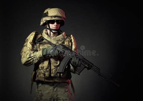 Soldat De Forces Sp Ciales Avec Le Fusil Militaire Image Stock Image