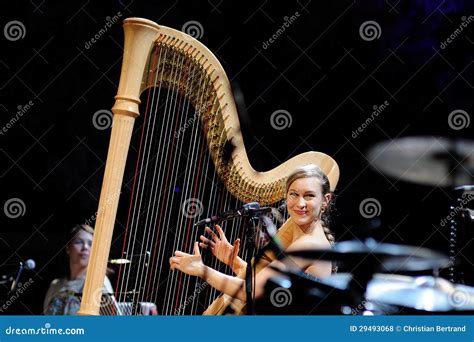 Joanna Newsom Em Palau De La Musica Barcelona Foto De Stock Editorial