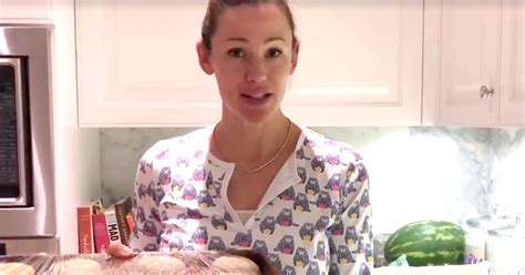 Jennifer Garner’s Cooks Again On Pretend Cooking Show