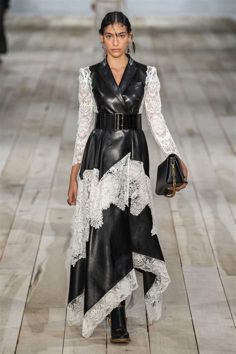 Alexander Mcqueen Paris Verão 2020 Desfiles Vogue