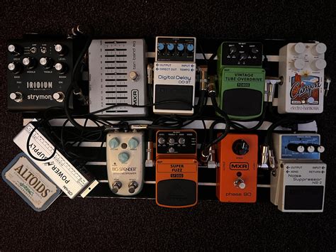 i finally have enough cables to use all of my pedals together 🥳 : r ...