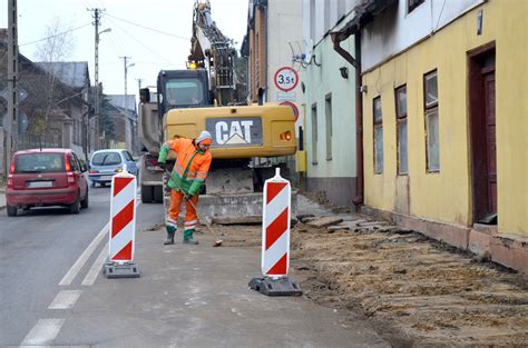 Zgierz Ruszyła przebudowa chodnika na ul Piotra Skargi Express