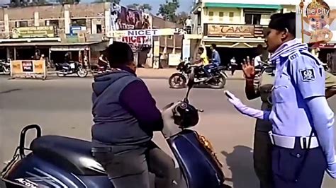 ଏ ଛୁଆଟି କେତେ ଫାଇନ ଗଣିଲେ Helmet Checking Captured By Police