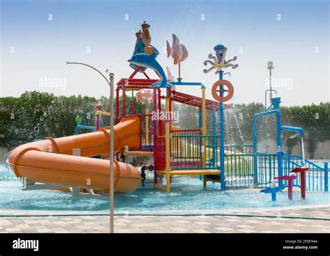 Parc aquatique toboggans aquatiques manèges et toboggans piscine de