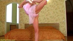 Flexibleを視聴 Brunette Ballerina Small Tits Porn SpankBang