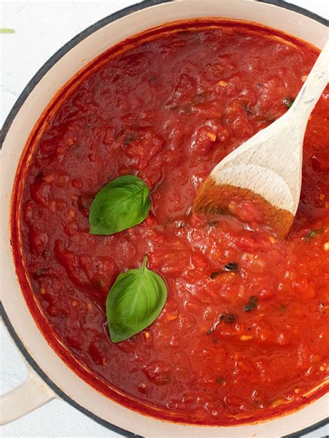 Sugo {Italian Tomato Sauce Recipe} - Foodie And Wine