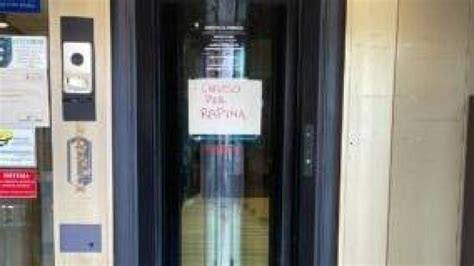 Palermo Rapina In Banca Banda Prende In Ostaggio Clienti E Dipendenti