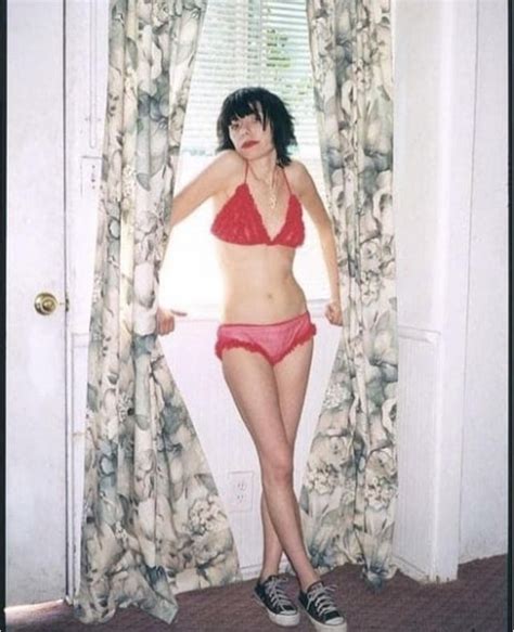 Hot Sexy PJ Harvey Bikini Pics