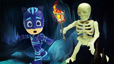 PJ Masks acharam um tesouro numa caverna Heróis de Pijama na história