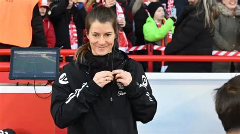 Marie-Louise Eta: First female coach leads Union Berlin to Bundesliga ...