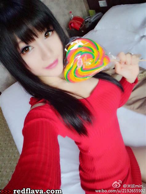 Chinese girl Huang Mi Nis 黄米妮 lingerie shoots nude sets and selfies