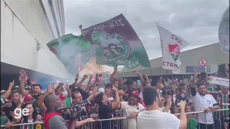 V Deo Torcedores Do Fluminense Fazem Aeroflu No Embarque Do Time Para