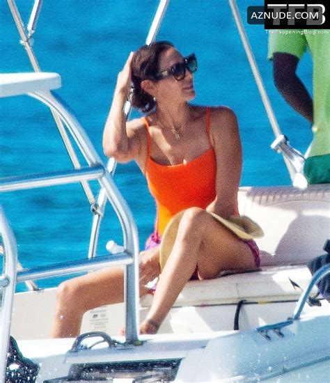 Lauren Silverman Sexy Seen Flaunting Her Hot Body On A Boat In