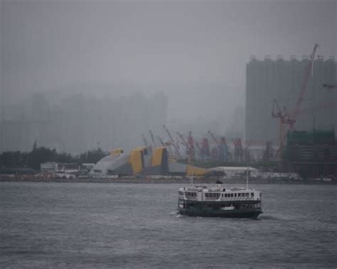 強烈季候風信號生效 有雨最高25度