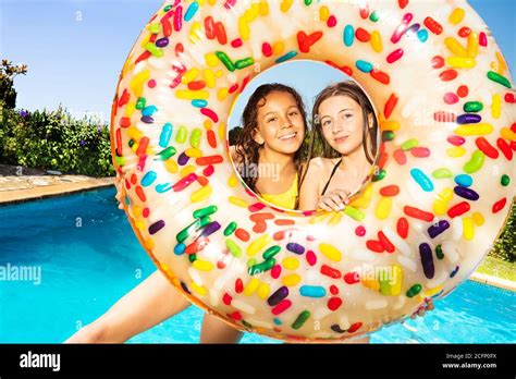 Preteen girl bikini Banque de photographies et dimages à haute résolution Page Alamy