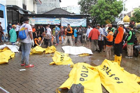 Proses evakuasi korban gelombang tsunami di Banten Anadolu Ajansı