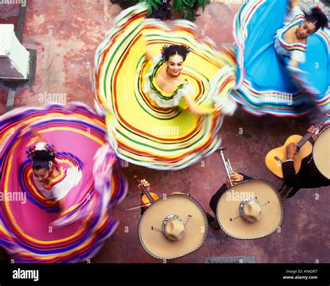 Women dancers merida yucatan mexico fotografías e imágenes de alta