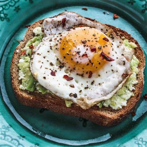 Avocado Toast With Egg Easy Healthy And Inexpensive