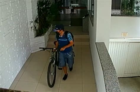 V Deo C Meras Flagram Criminoso Furtando Bicicleta Em Condom Nio De