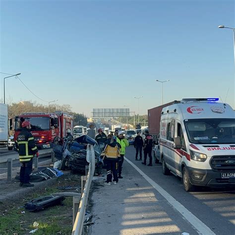 Bariyerlere saplanan otomobildeki anne ve oğlu öldü baba yaralı 2