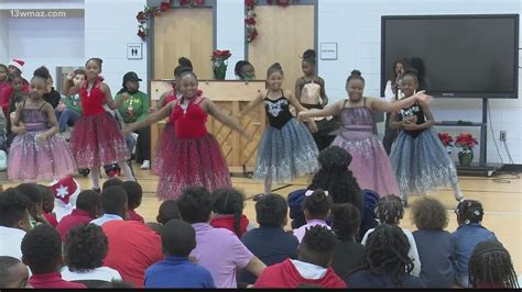 Veterans Elementary School showcase holiday performance | 13wmaz.com