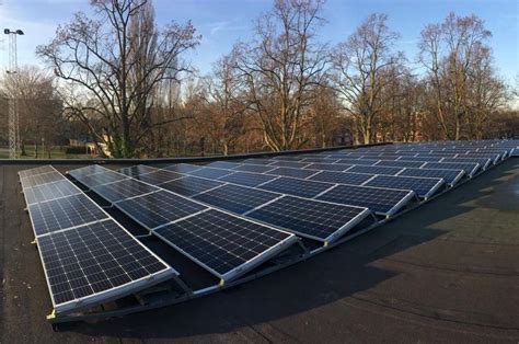 Zonnepanelen Op Een Plat Dak Zonnefabriek