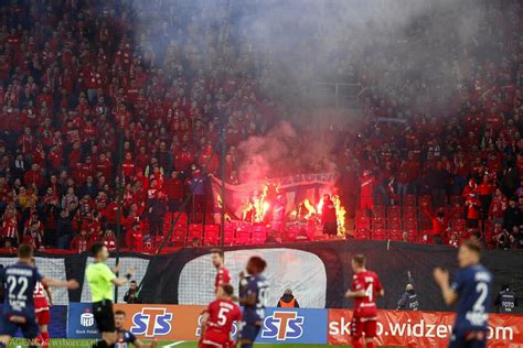 Widzew I Lech Pozna Ukarani Za Kibic W A Co Z Pi Karzami Lecha