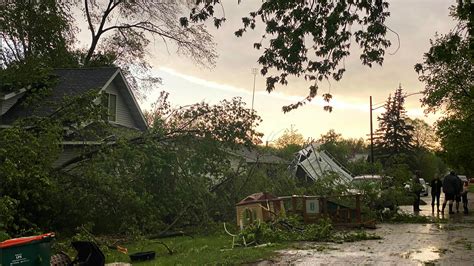 Storm Damages as Many as 100 Homes in Minnesota - The New York Times