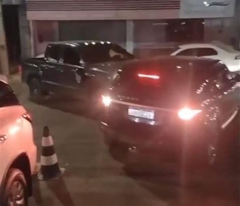 Carrinho De Bate Bate Carros De Luxo Travam Briga Em Rua De Teresina