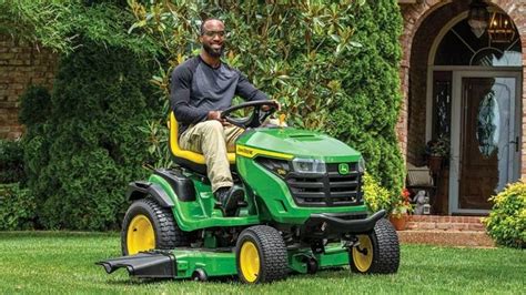 John Deere Lawn Mower: Power & Performance - Dump Truck