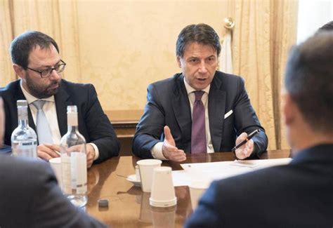 Finanziamento Ai Partiti Il M S Fa Muro E Giuseppe Conte Stoppa L