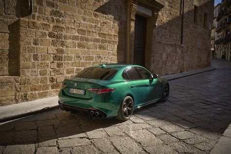 Poze Masini Tari Alfa Romeo Giulia Quadrifoglio 100 Anniversario Si