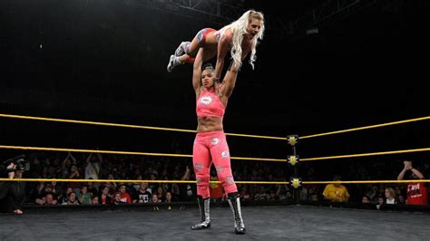 WWE NXT 5/2/18: Bianca Belair vs. Candice LeRae Candice Lerae, Raw Women's Champion, Wwe News ...