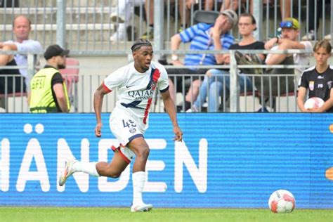 Qui Est Ibrahim Mbaye Le Jeune Attaquant De 16 Ans Buteur En Amical