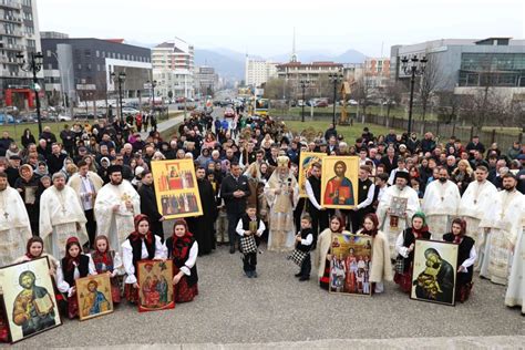 Procesiune La Catedrala Episcopal Din Baia Mare N Duminica Ortodoxiei