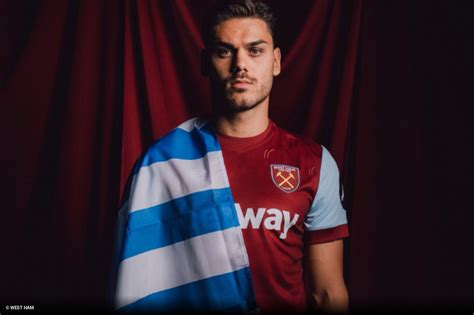 West Ham Contrata Zagueiro Da Sele O Grega Ogol Br