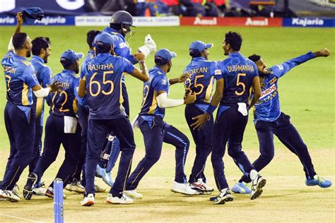 Sri Lanka players celebrate a wicket | ESPNcricinfo.com