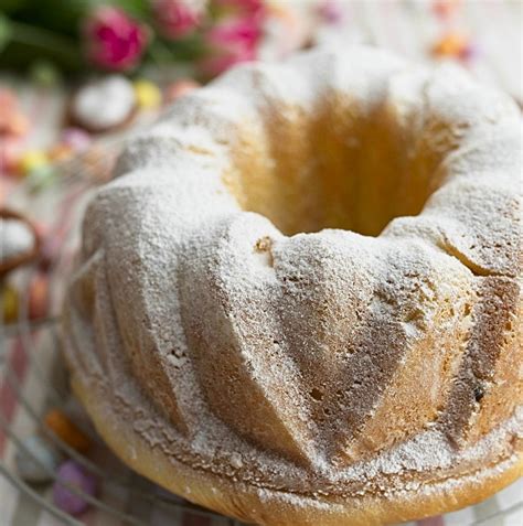 Babka drożdżowa z marcepanem i czekoladą przepis Sprawdzona Kuchnia