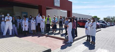 Concentración en la puerta del Hospital Comarcal de Vinaròs en defensa