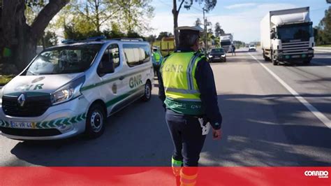 Homem ferido em colisão entre um carro e uma mota em Barcelos