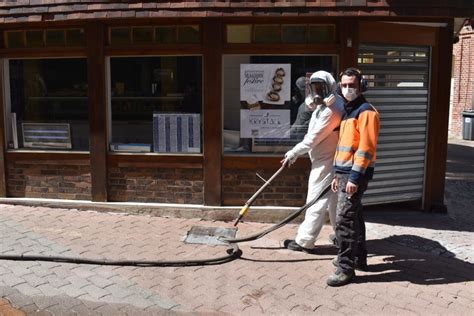 Un grand nettoyage pour les secteurs pavés de la ville d Eu